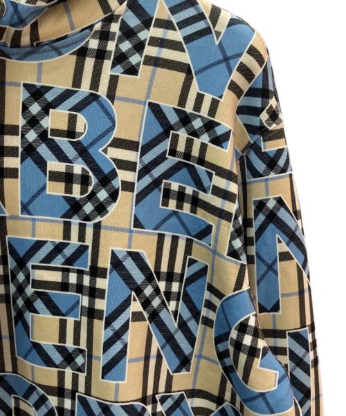 BURBERRY（バーバリー）BURBERRY (バーバリー) ロゴチェックプルオーバーパーカー ブルー×ベージュ サイズ:Ｍの古着・服飾アイテム