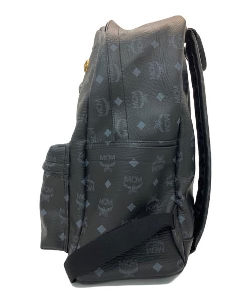 MCM（エムシーエム）MCM (エムシーエム) ロゴスタッズリュック ブラックの古着・服飾アイテム
