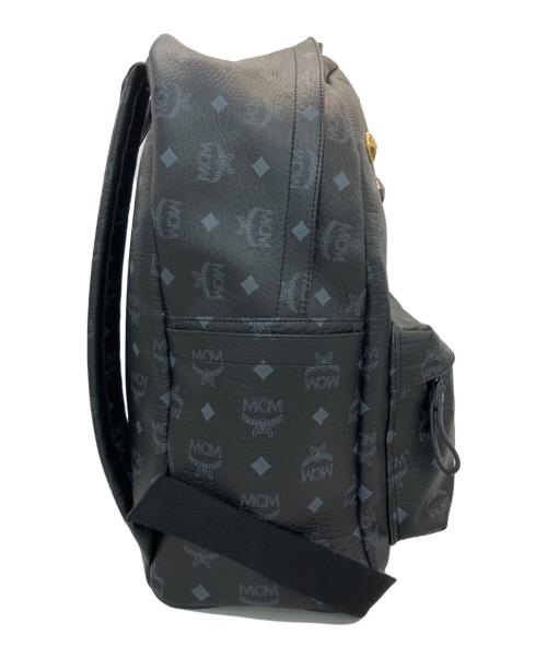 MCM（エムシーエム）MCM (エムシーエム) ロゴスタッズリュック ブラックの古着・服飾アイテム