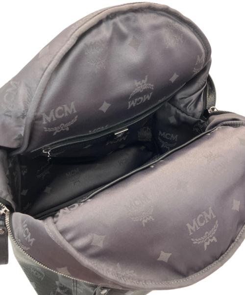 MCM（エムシーエム）MCM (エムシーエム) ロゴスタッズリュック ブラックの古着・服飾アイテム