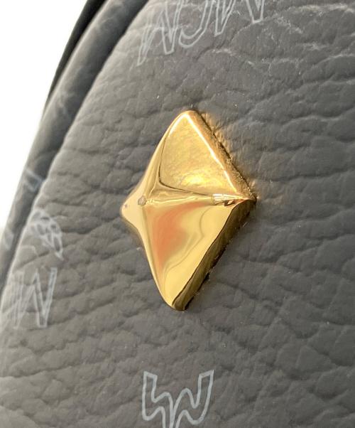 MCM（エムシーエム）MCM (エムシーエム) ロゴスタッズリュック ブラックの古着・服飾アイテム