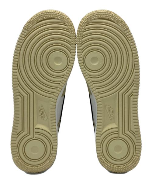 NIKE（ナイキ）NIKE (ナイキ) AIR FORCE 1 '07 ホワイト×ベージュ サイズ:26.5の古着・服飾アイテム