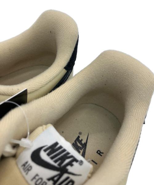 NIKE（ナイキ）NIKE (ナイキ) AIR FORCE 1 '07 ホワイト×ベージュ サイズ:26.5の古着・服飾アイテム
