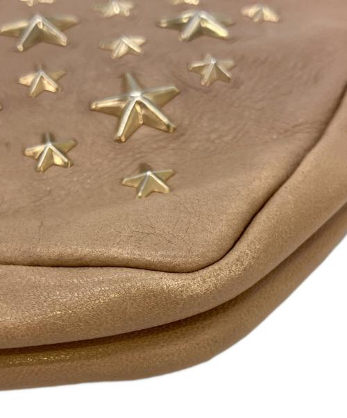 JIMMY CHOO（ジミーチュウ）JIMMY CHOO (ジミーチュウ) スタースタッズクラッチバッグ ベージュ×ゴールドの古着・服飾アイテム