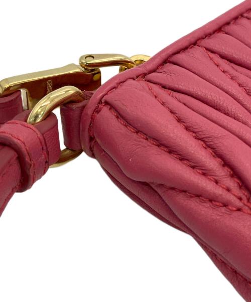 MIU MIU（ミュウミュウ）MIU MIU (ミュウミュウ) レザーポーチ ショッキングピンクの古着・服飾アイテム