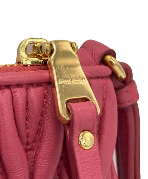 MIU MIU（ミュウミュウ）MIU MIU (ミュウミュウ) レザーポーチ ショッキングピンクの古着・服飾アイテム
