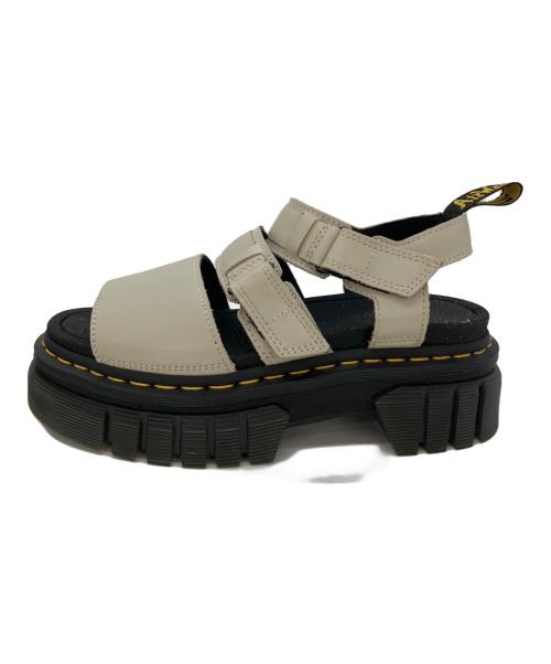 Dr.Martens（ドクターマーチン）Dr.Martens (ドクターマーチン) RICKI 3 STRAP SANDAL ベージュ×ブラック サイズ:24cmの古着・服飾アイテム