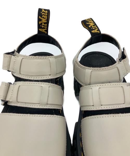 Dr.Martens（ドクターマーチン）Dr.Martens (ドクターマーチン) RICKI 3 STRAP SANDAL ベージュ×ブラック サイズ:24cmの古着・服飾アイテム
