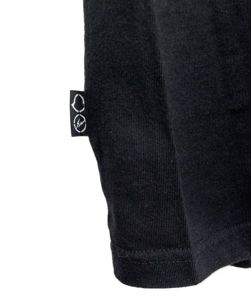 MONCLER（モンクレール）MONCLER (モンクレール) FRAGMENT (フラッグメント) 半袖カットソー ブラック×ホワイト サイズ:Lの古着・服飾アイテム
