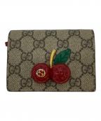 GUCCIグッチ）の古着「スプリームチェリーウォレット」｜グレー×レッド