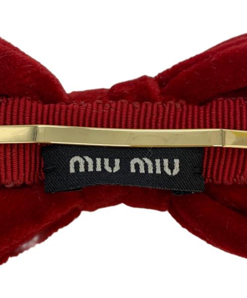MIU MIU（ミュウミュウ）MIU MIU (ミュウミュウ) ヘアクリップ レッドの古着・服飾アイテム