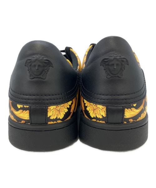 VERSACE（ヴェルサーチェ）VERSACE (ヴェルサーチェ) スニーカー ブラック×イエロー サイズ:43の古着・服飾アイテム