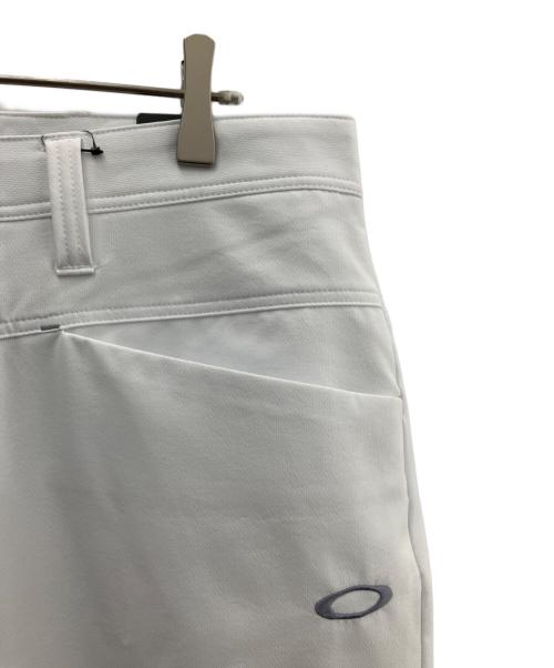 OAKLEY（オークリー）OAKLEY (オークリー) ゴルフパンツ ホワイト サイズ:36 未使用品の古着・服飾アイテム