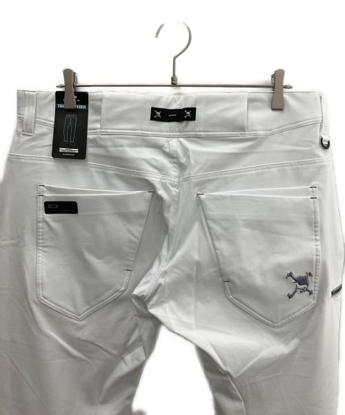 OAKLEY（オークリー）OAKLEY (オークリー) ゴルフパンツ ホワイト サイズ:36 未使用品の古着・服飾アイテム