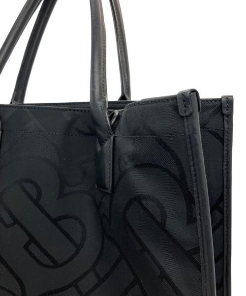 BURBERRY（バーバリー）BURBERRY (バーバリー) MONOGRAM RECYCLED POLYESTER JACQUARD TOTE ブラックの古着・服飾アイテム