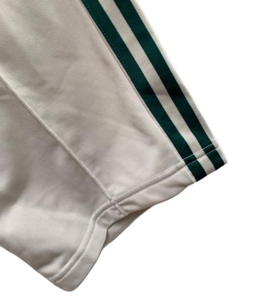 adidas（アディダス）adidas (アディダス) トラックパンツ ベージュ×グリーン サイズ:Ｍ 未使用品の古着・服飾アイテム