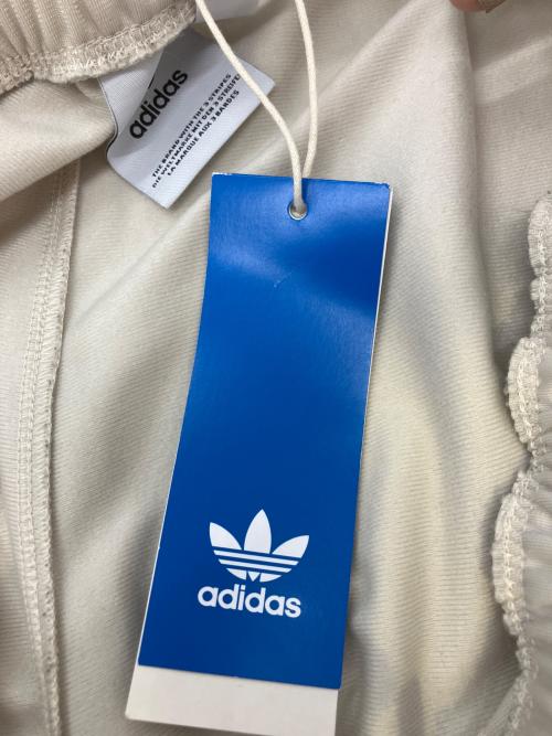 adidas（アディダス）adidas (アディダス) トラックパンツ ベージュ×グリーン サイズ:Ｍ 未使用品の古着・服飾アイテム