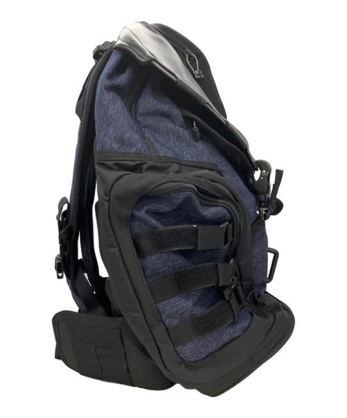 OAKLEY（オークリー）OAKLEY (オークリー) キッチンシンクバックパック ブラック×ネイビーの古着・服飾アイテム