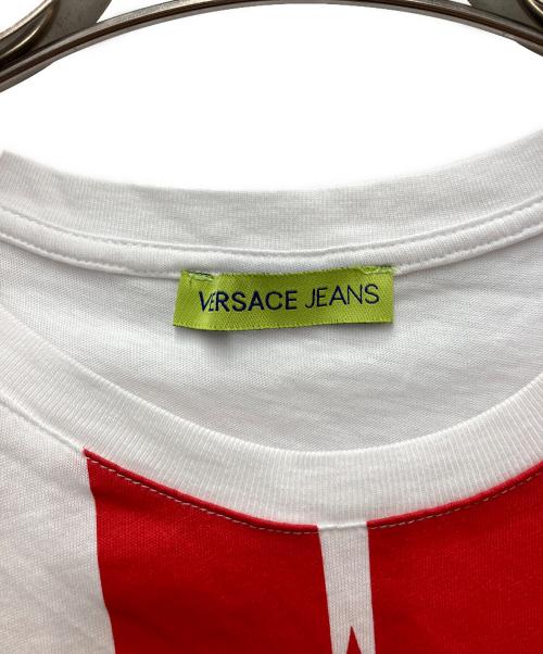 VERSACE JEANS（ヴェルサーチジーンズ）VERSACE JEANS (ヴェルサーチジーンズ) ロゴプリントTシャツ ホワイト サイズ:XSの古着・服飾アイテム