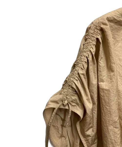 SALON（サロン）SALON (サロン) シャーリングスリーブブラウス ベージュ サイズ:Fの古着・服飾アイテム