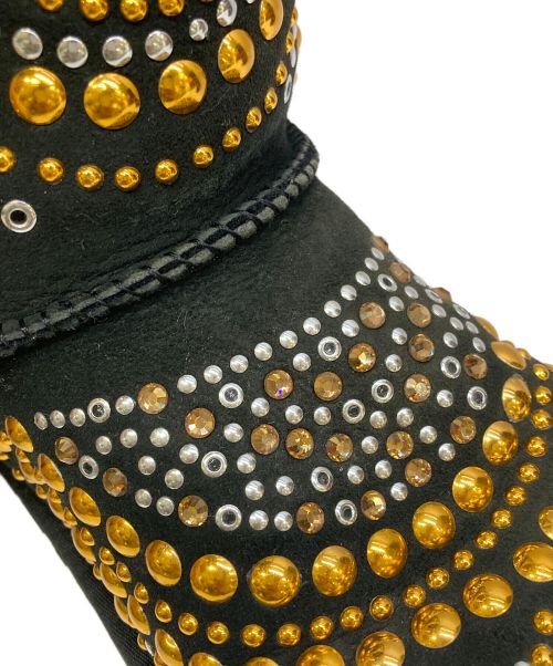 UGG（アグ）UGG (アグ) JIMMY CHOO (ジミーチュウ) スタッズムートンブーツ ブラック サイズ:USA 6の古着・服飾アイテム