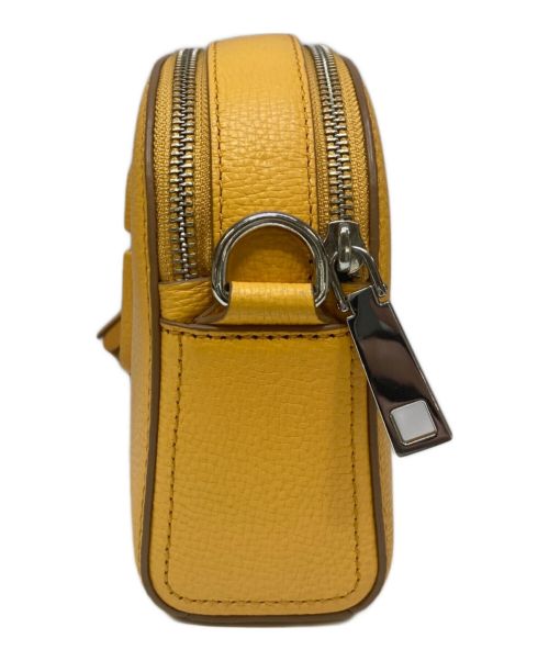 MARC JACOBS（マークジェイコブズ）MARC JACOBS (マークジェイコブス) SHUTTER CROSSBODY（シャッター クロスボディ） イエローの古着・服飾アイテム