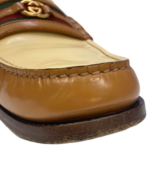 GUCCI（グッチ）GUCCI (グッチ) GGシェリーラインローファー ブラウン×アイボリー サイズ:UK9の古着・服飾アイテム