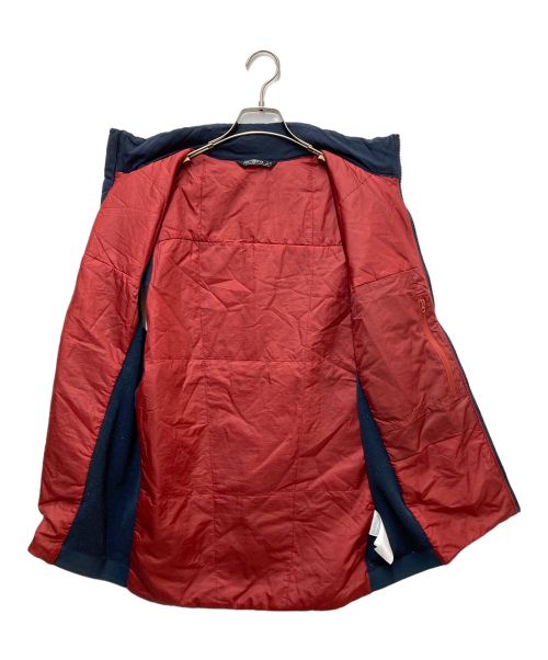 ARC'TERYX（アークテリクス）ARC'TERYX (アークテリクス) Atom LT Vest ネイビー×レッド サイズ:Mの古着・服飾アイテム