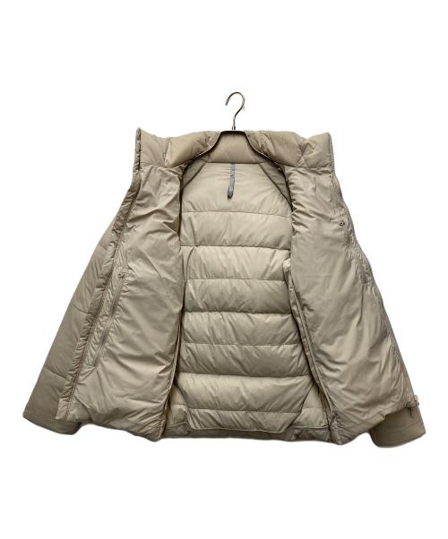 ARC'TERYX VEILANCE（アークテリクスヴェイランス）ARC'TERYX VEILANCE (アークテリクス ヴェイランス) CONDUIT DOWN JACKET M ベージュ サイズ:S/Pの古着・服飾アイテム