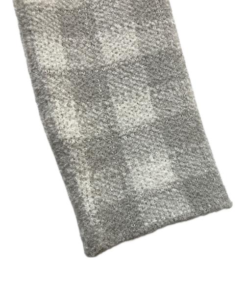 ARMANI COLLEZIONI（アルマーニ コレツィオーニ）ARMANI COLLEZIONI (アルマーニ コレツィオーニ) カーディガン ホワイト×グレー サイズ:SIZE 42の古着・服飾アイテム