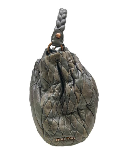 MIU MIU（ミュウミュウ）MIU MIU (ミュウミュウ) 2WAYキルティングレザーバッグ グレーの古着・服飾アイテム