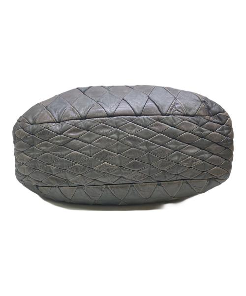 MIU MIU（ミュウミュウ）MIU MIU (ミュウミュウ) 2WAYキルティングレザーバッグ グレーの古着・服飾アイテム