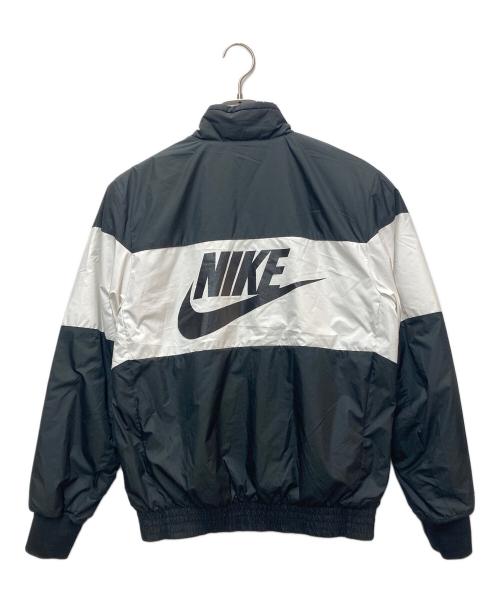 NIKE（ナイキ）NIKE (ナイキ) Synthetic Fill Men's Graphic Bomber Jacket ブラック×ホワイト サイズ:Sの古着・服飾アイテム