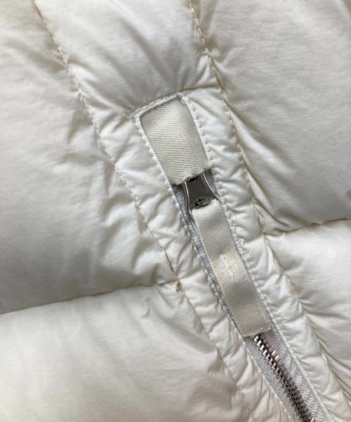 STONE ISLAND（ストーンアイランド）STONE ISLAND (ストーンアイランド) SEAMLESS TUNNEL NYLON DOWN ベージュ サイズ:Sの古着・服飾アイテム