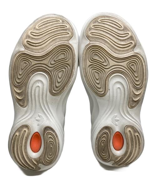 adidas（アディダス）adidas (アディダス) スニーカー AdiFOM Q ホワイト サイズ:US 9の古着・服飾アイテム