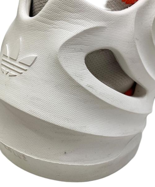 adidas（アディダス）adidas (アディダス) スニーカー AdiFOM Q ホワイト サイズ:US 9の古着・服飾アイテム