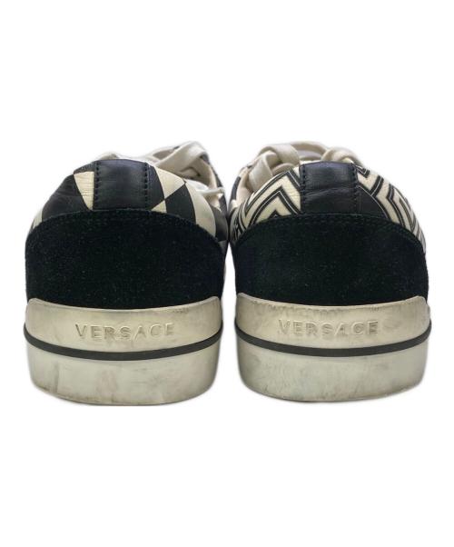 VERSACE（ヴェルサーチェ）VERSACE (ヴェルサーチェ) スニーカー ブラック×ホワイト サイズ:40の古着・服飾アイテム