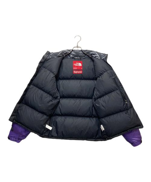 THE NORTH FACE（ザ ノース フェイス）THE NORTH FACE SUPREME (シュプリーム) Trompe Loeil Printed Nuptse Jacket（トロンプル イユ プリンティド ヌプシ ダウンジャケット） ブラック×パープル サイズ:Sの古着・服飾アイテム