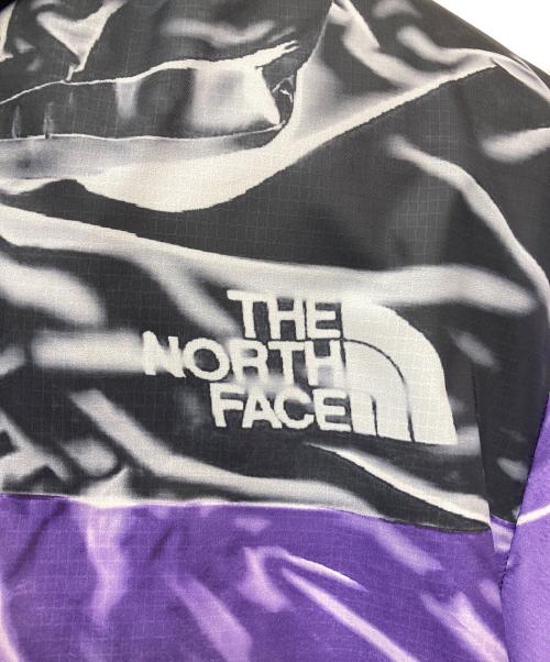 THE NORTH FACE（ザ ノース フェイス）THE NORTH FACE SUPREME (シュプリーム) Trompe Loeil Printed Nuptse Jacket（トロンプル イユ プリンティド ヌプシ ダウンジャケット） ブラック×パープル サイズ:Sの古着・服飾アイテム