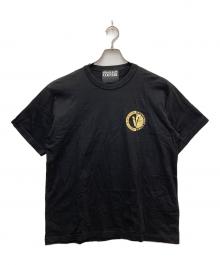 VERSACE JEANS COUTURE（ヴェルサーチ ジーンズクチュール）の古着「ロゴプリントTシャツ」｜ブラック