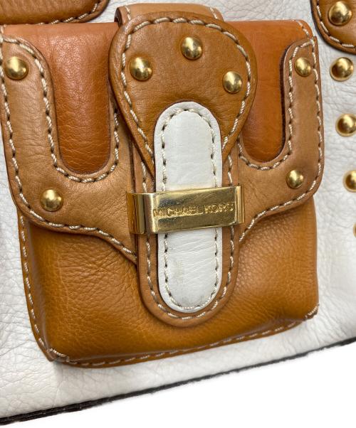 MICHAEL KORS（マイケル・コース）MICHAEL KORS (マイケル・コース) ハンドバッグ ホワイト×ブラウンの古着・服飾アイテム