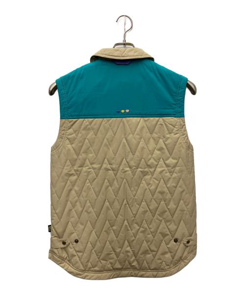 adidas Originals（アディダスオリジナル）adidas Originals (アディダスオリジナル) Pharrell Wiliams (ファレルウィリアムス) キルティングナイロンベスト ベージュ×グリーン サイズ:J XSの古着・服飾アイテム