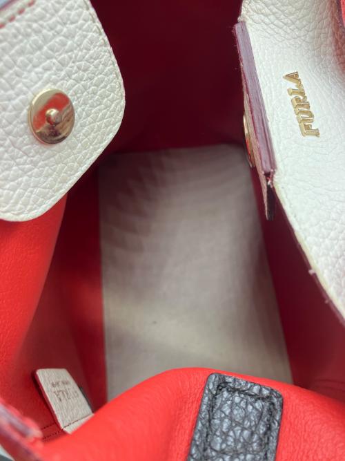 FURLA（フルラ）FURLA (フルラ) 2WAYバッグ レッド×ホワイトの古着・服飾アイテム