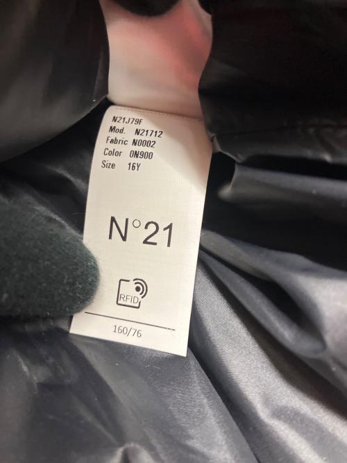 N°21 numero ventuno（ヌメロヴェントゥーノ）N°21 numero ventuno (ヌメロヴェントゥーノ) 中綿ジャケット ブラック サイズ:SIZE 16の古着・服飾アイテム