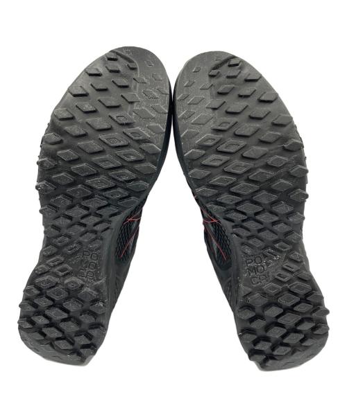 SALEWA（サレワ）SALEWA (サレワ) トレッキングシューズ ブラック×レッド サイズ:26.5cmの古着・服飾アイテム