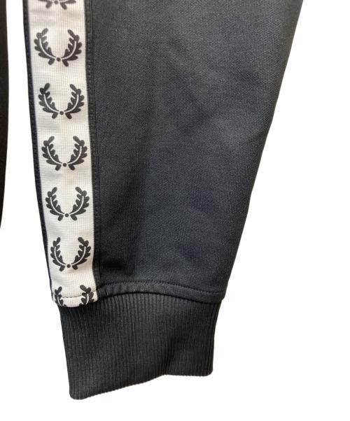 FRED PERRY（フレッドペリー）FRED PERRY (フレッドペリー) トラックジャケット ブラック サイズ:SIZE Lの古着・服飾アイテム