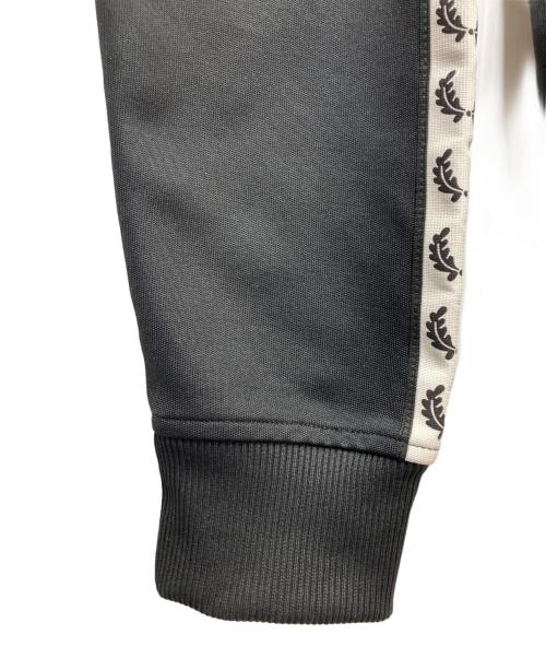 FRED PERRY（フレッドペリー）FRED PERRY (フレッドペリー) トラックジャケット ブラック サイズ:SIZE Lの古着・服飾アイテム