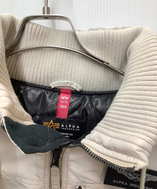 ALPHA INDUSTRIES（アルファインダストリーズ）ALPHA INDUSTRIES (アルファインダストリーズ) フーデッドリブジャケット アイボリー サイズ:SIZE XLの古着・服飾アイテム