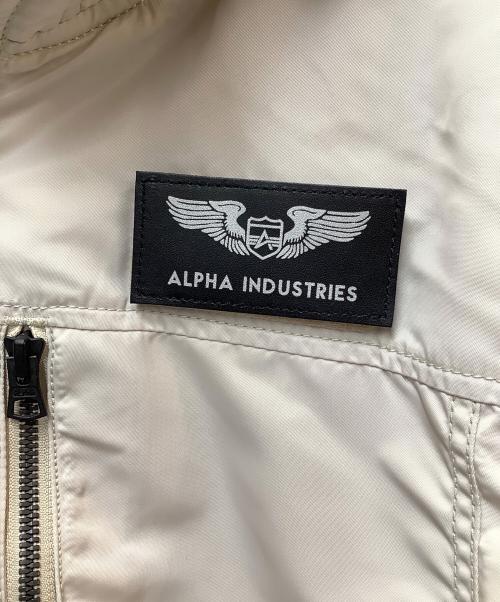 ALPHA INDUSTRIES（アルファインダストリーズ）ALPHA INDUSTRIES (アルファインダストリーズ) フーデッドリブジャケット アイボリー サイズ:SIZE XLの古着・服飾アイテム