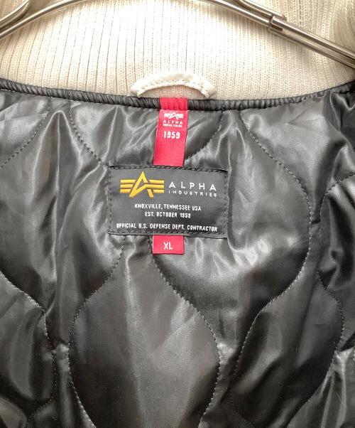 ALPHA INDUSTRIES（アルファインダストリーズ）ALPHA INDUSTRIES (アルファインダストリーズ) フーデッドリブジャケット アイボリー サイズ:SIZE XLの古着・服飾アイテム